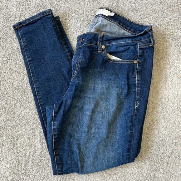 VGC Torrid Curvy Skinny Dark Wash Jeans - Size 12S - Picture 3 of 5